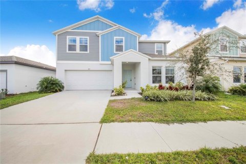 House in Haines City, Florida 5 bedrooms, 272.48 sq.m. № 2092491 - photo 4