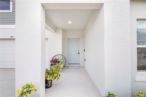 House in Haines City, Florida 5 bedrooms, 272.48 sq.m. № 2092491 - photo 5