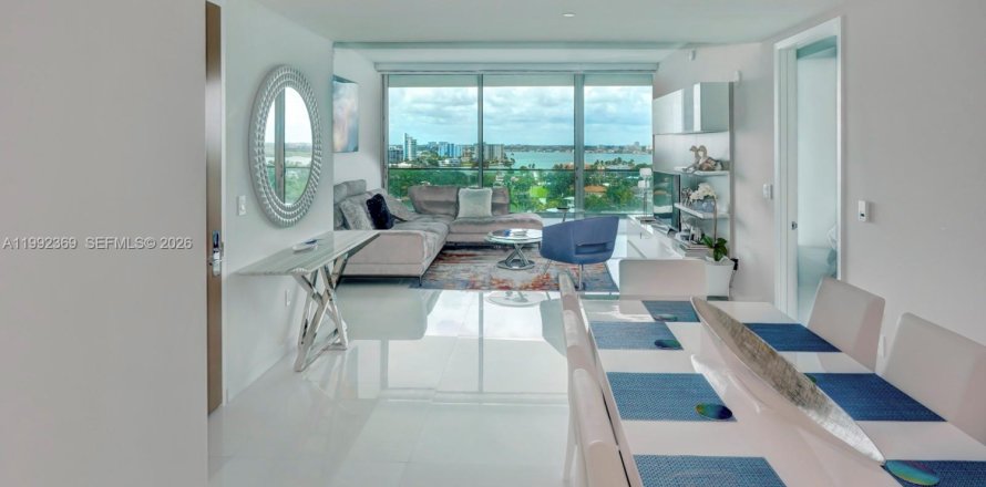 Condominio en Bal Harbour, Florida, 2 dormitorios  № 2056674