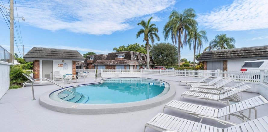 Condominio en Atlantis, Florida, 2 dormitorios № 1223668