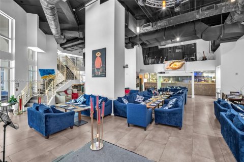 Коммерческая недвижимость в Форт-Лодердейл, Флорида № 2021175