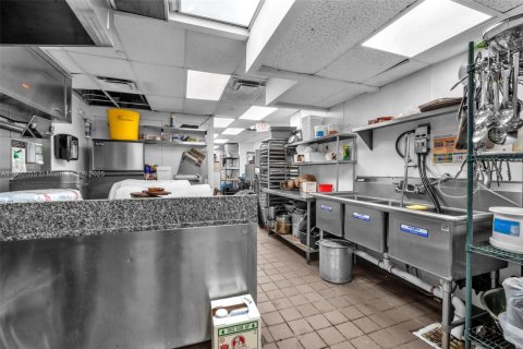 Купить коммерческую недвижимость в Форт-Лодердейл, Флорида № 2021175 - фото 30