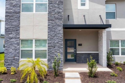 Adosado en venta en Davenport, Florida, 5 dormitorios, 201.32 m2 № 2215966 - foto 3