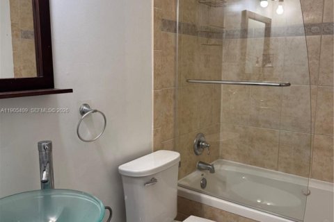 Condominio en alquiler en Hollywood, Florida, 2 dormitorios, 82.68 m2 № 2060105 - foto 8