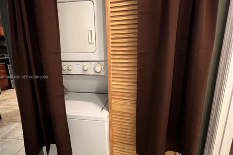 Condominio en alquiler en Hollywood, Florida, 2 dormitorios, 82.68 m2 № 2060105 - foto 7