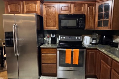 Condominio en alquiler en Hollywood, Florida, 2 dormitorios, 82.68 m2 № 2060105 - foto 11