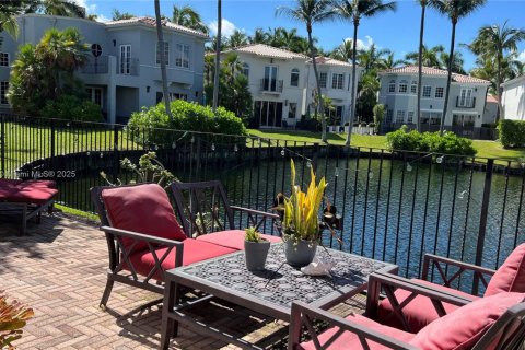 House in Aventura, Florida 4 bedrooms, 222.22 sq.m. № 1974860 - photo 30