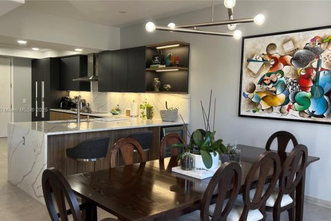 House in Aventura, Florida 4 bedrooms, 222.22 sq.m. № 1974860 - photo 20