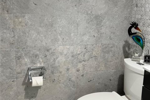 House in Aventura, Florida 4 bedrooms, 222.22 sq.m. № 1974860 - photo 23