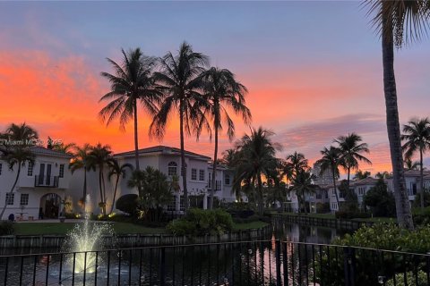 House in Aventura, Florida 4 bedrooms, 222.22 sq.m. № 1974860 - photo 2