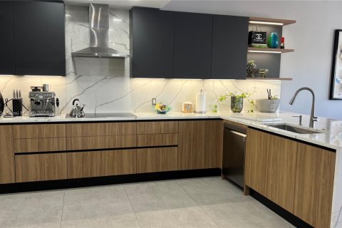 House in Aventura, Florida 4 bedrooms, 222.22 sq.m. № 1974860 - photo 13