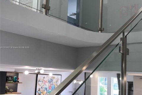 House in Aventura, Florida 4 bedrooms, 222.22 sq.m. № 1974860 - photo 25