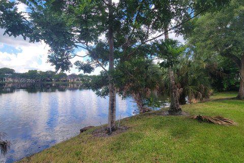 Condominio en venta en Plantation, Florida, 1 dormitorio, 58.06 m2 № 1928069 - foto 30