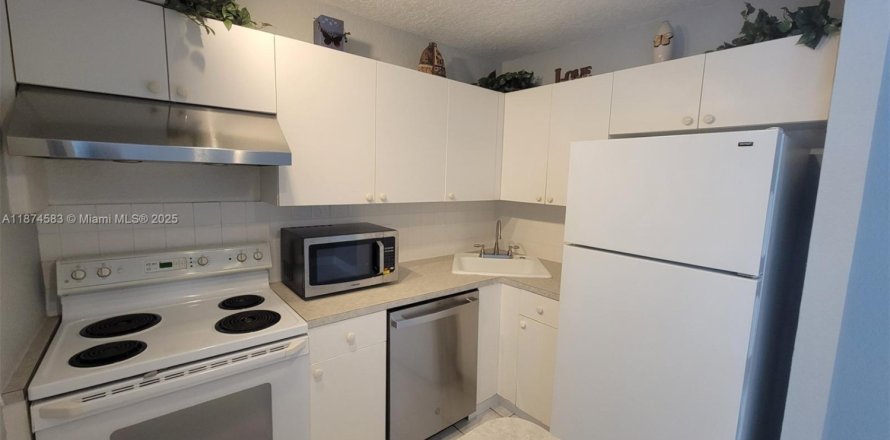 Condominio en Plantation, Florida, 1 dormitorio № 1928069