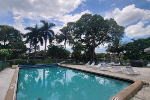 Condominio en venta en Plantation, Florida, 1 dormitorio, 58.06 m2 № 1928069 - foto 20