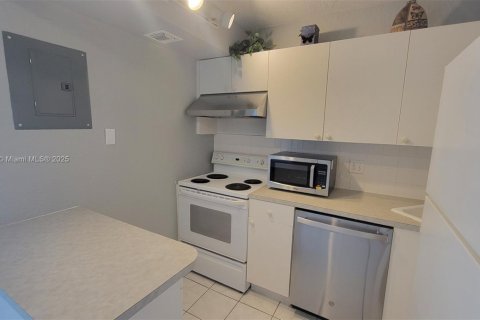 Condominio en venta en Plantation, Florida, 1 dormitorio, 58.06 m2 № 1928069 - foto 2