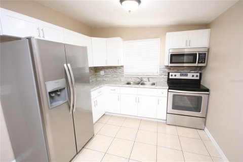 House in Tampa, Florida 3 bedrooms, 97.83 sq.m. № 1761458 - photo 9