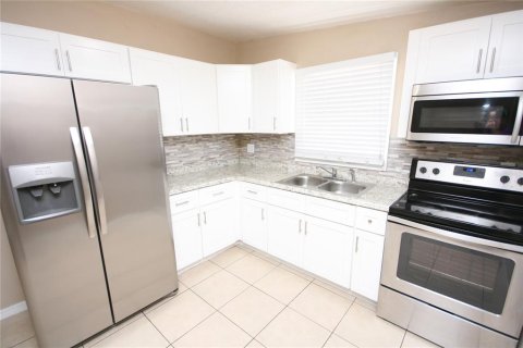 House in Tampa, Florida 3 bedrooms, 97.83 sq.m. № 1761458 - photo 10