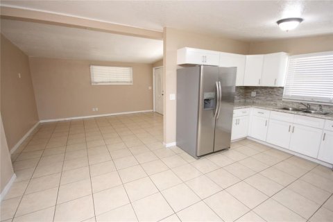 House in Tampa, Florida 3 bedrooms, 97.83 sq.m. № 1761458 - photo 13