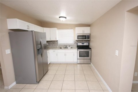 House in Tampa, Florida 3 bedrooms, 97.83 sq.m. № 1761458 - photo 12