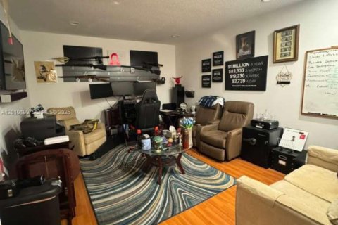 House in Homestead, Florida 5 bedrooms, 306.39 sq.m. № 2072878 - photo 10