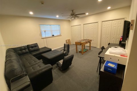 House in Homestead, Florida 5 bedrooms, 306.39 sq.m. № 2072878 - photo 11