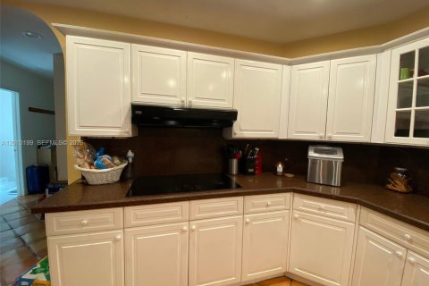 House in Homestead, Florida 5 bedrooms, 306.39 sq.m. № 2072878 - photo 8