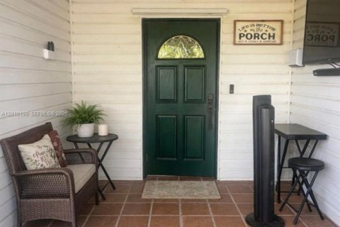 House in Homestead, Florida 5 bedrooms, 306.39 sq.m. № 2072878 - photo 4