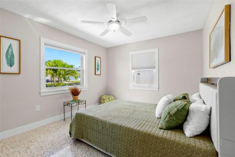 Casa en alquiler en Saint Petersburg, Florida, 3 dormitorios, 151.24 m2 № 1904971 - foto 22