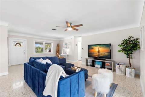 Casa en alquiler en Saint Petersburg, Florida, 3 dormitorios, 151.24 m2 № 1904971 - foto 11