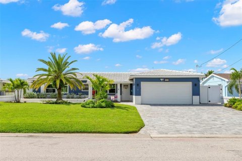 Casa en alquiler en Saint Petersburg, Florida, 3 dormitorios, 151.24 m2 № 1904971 - foto 4