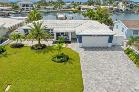 Casa en alquiler en Saint Petersburg, Florida, 3 dormitorios, 151.24 m2 № 1904971 - foto 1