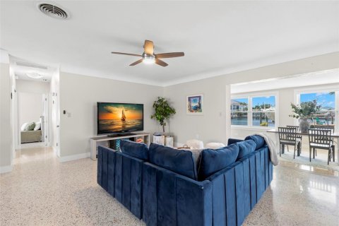 Casa en alquiler en Saint Petersburg, Florida, 3 dormitorios, 151.24 m2 № 1904971 - foto 12