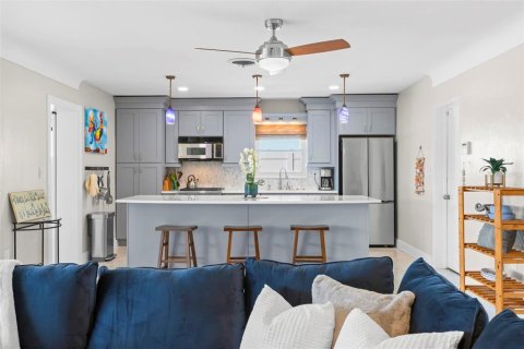 Casa en alquiler en Saint Petersburg, Florida, 3 dormitorios, 151.24 m2 № 1904971 - foto 13