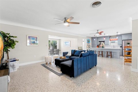 Casa en alquiler en Saint Petersburg, Florida, 3 dormitorios, 151.24 m2 № 1904971 - foto 10