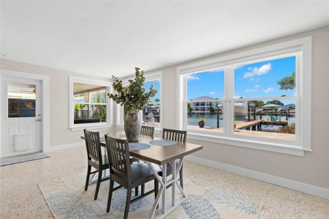 Casa en alquiler en Saint Petersburg, Florida, 3 dormitorios, 151.24 m2 № 1904971 - foto 18