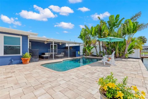 Casa en alquiler en Saint Petersburg, Florida, 3 dormitorios, 151.24 m2 № 1904971 - foto 30