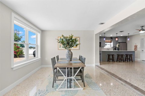 Casa en alquiler en Saint Petersburg, Florida, 3 dormitorios, 151.24 m2 № 1904971 - foto 17