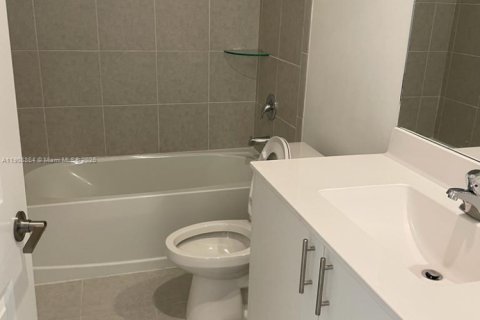 Casa en venta en Miami, Florida, 3 dormitorios, 123.37 m2 № 1967428 - foto 11