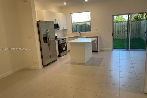 Casa en venta en Miami, Florida, 3 dormitorios, 123.37 m2 № 1967428 - foto 5