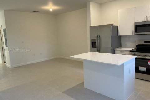 Casa en venta en Miami, Florida, 3 dormitorios, 123.37 m2 № 1967428 - foto 4