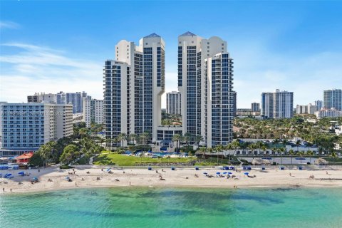 Condominio en venta en Sunny Isles Beach, Florida, 2 dormitorios, 163.14 m2 № 2034568 - foto 3