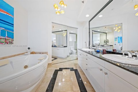 Copropriété à vendre à Sunny Isles Beach, Floride: 2 chambres, 163.14 m2 № 2034568 - photo 21