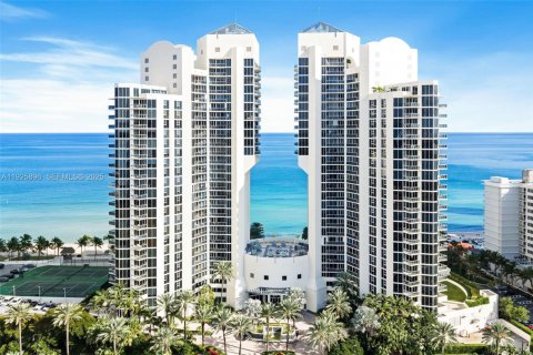 Condominio en venta en Sunny Isles Beach, Florida, 2 dormitorios, 163.14 m2 № 2034568 - foto 2
