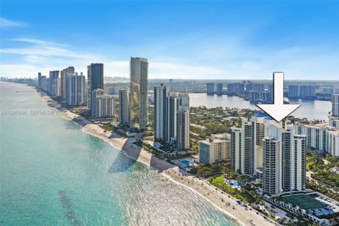 Condominio en Sunny Isles Beach, Florida, 2 dormitorios  № 2034568