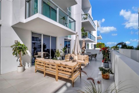Condominio en venta en Miami, Florida, 2 dormitorios, 90.39 m2 № 2152770 - foto 21