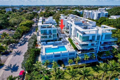 Condominio en venta en Miami, Florida, 2 dormitorios, 90.39 m2 № 2152770 - foto 18