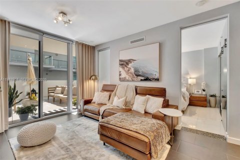 Condominio en Miami, Florida, 2 dormitorios  № 2152770