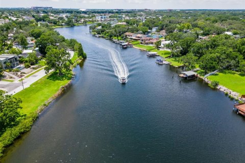 Casa en venta en Tampa, Florida, 5 dormitorios, 333.8 m2 № 1806887 - foto 24