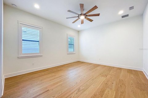 Casa en venta en Tampa, Florida, 5 dormitorios, 333.8 m2 № 1806887 - foto 29